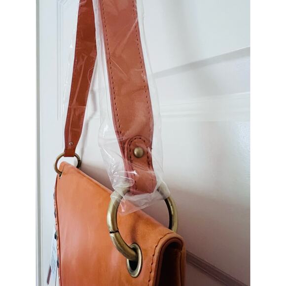 HOBO The Original Zander Tangerine, Leather Shoulder Bag NWT - Picture 4 of 12